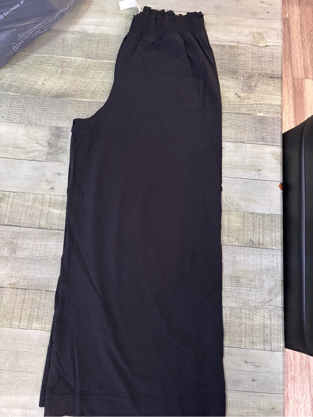 Lululemon Stretch Woven Ruffle Waist Wide-Leg Crop (set of 2) - Picture 3 of 14